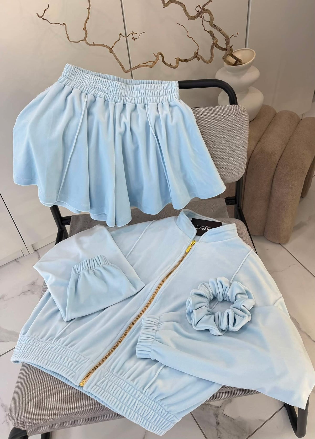 “Baby blue” sijonšorčių kostiumėlis