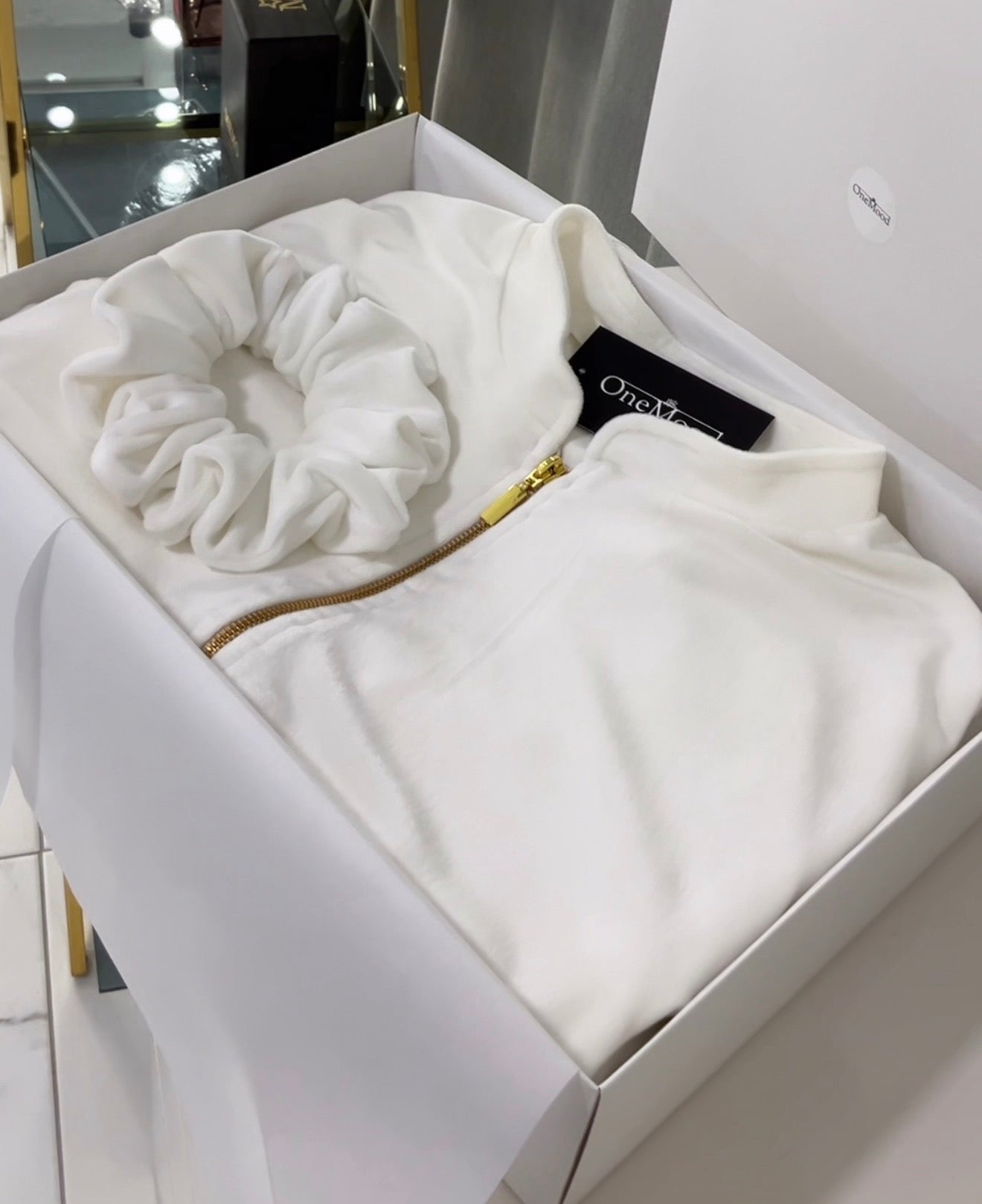 “White” šortų kostiumėlis Pre-Order