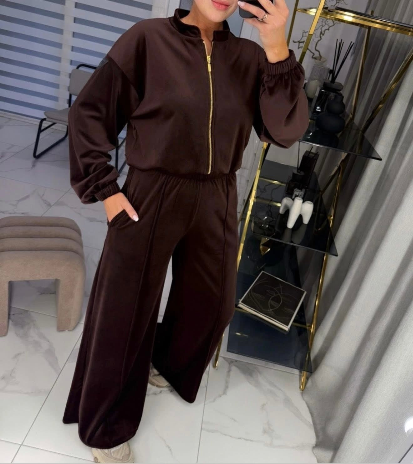“Chocolate brown” velour set su platėjančiomis kelnėmis