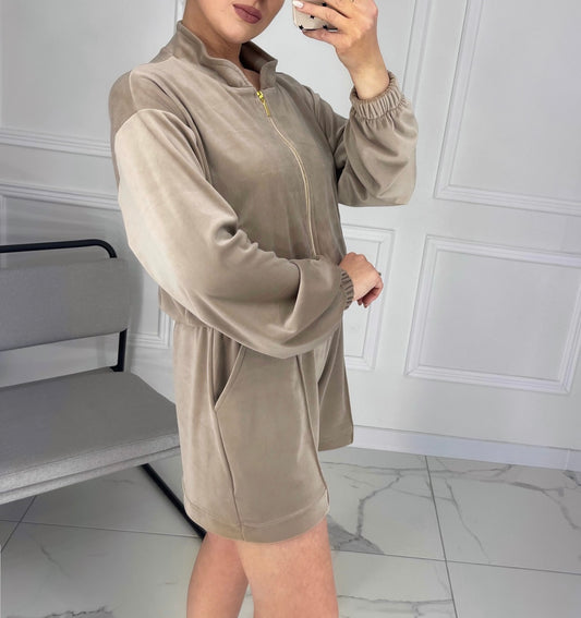 “Light Sand” shorts suit