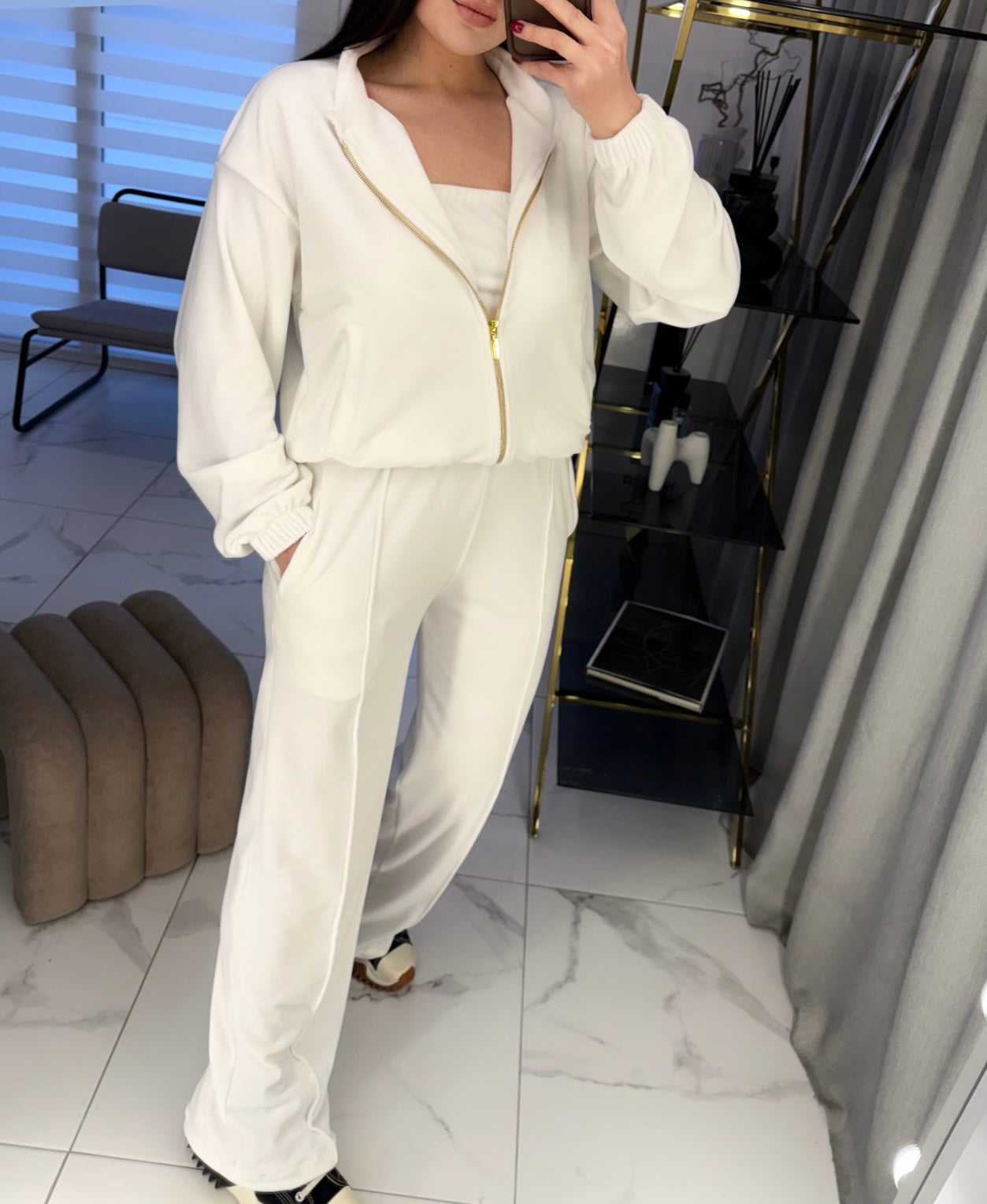 WHITE velour set su crop top’u