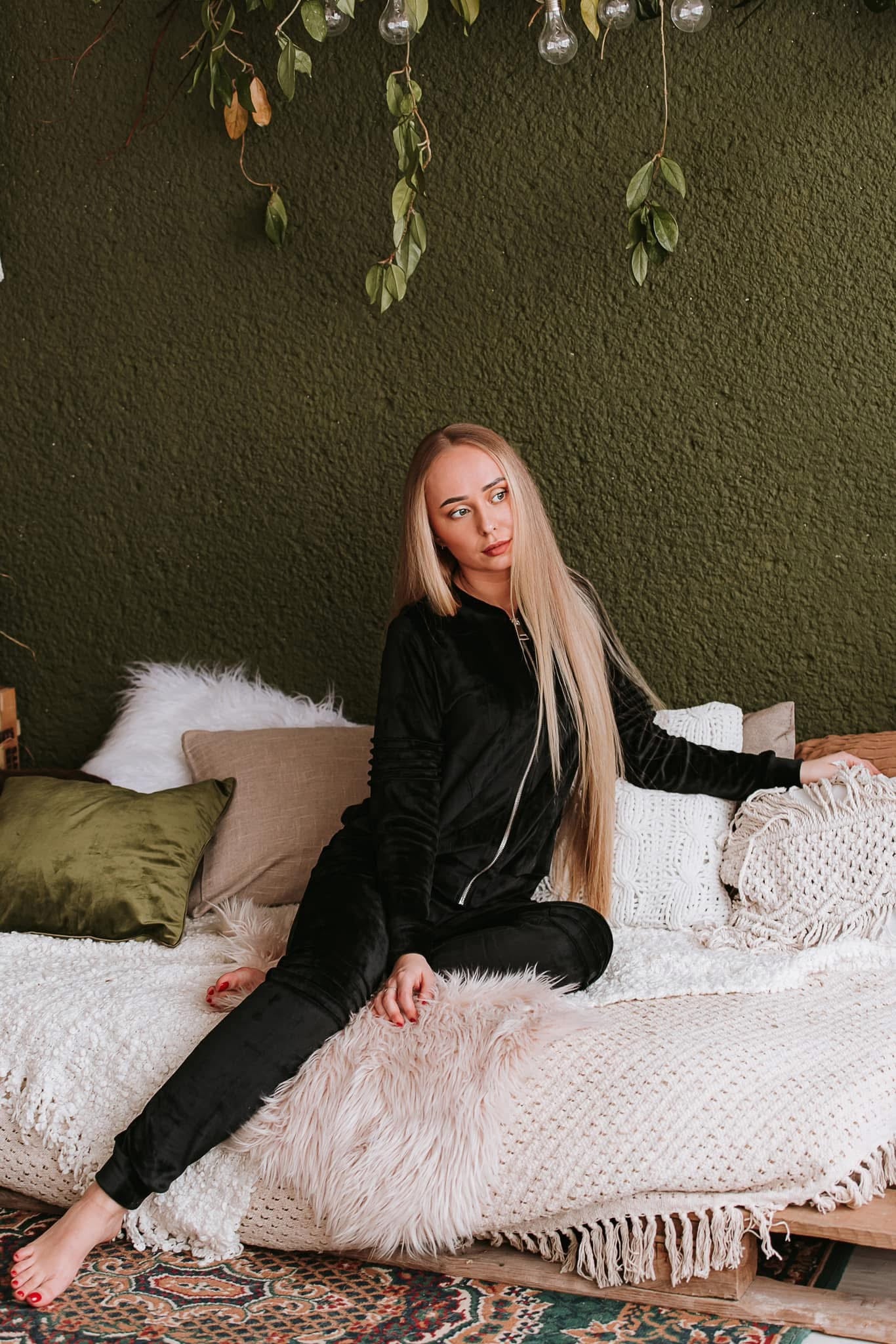 Juodas veliūrinis treningas