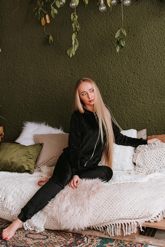 Juodas veliūrinis treningas