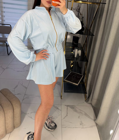 “Baby blue” sijonšorčių kostiumėlis