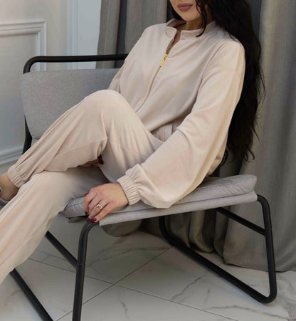 Veliūrinis kostiumėlis