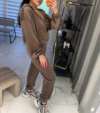 “Cappuccino” velour set su crop top’u