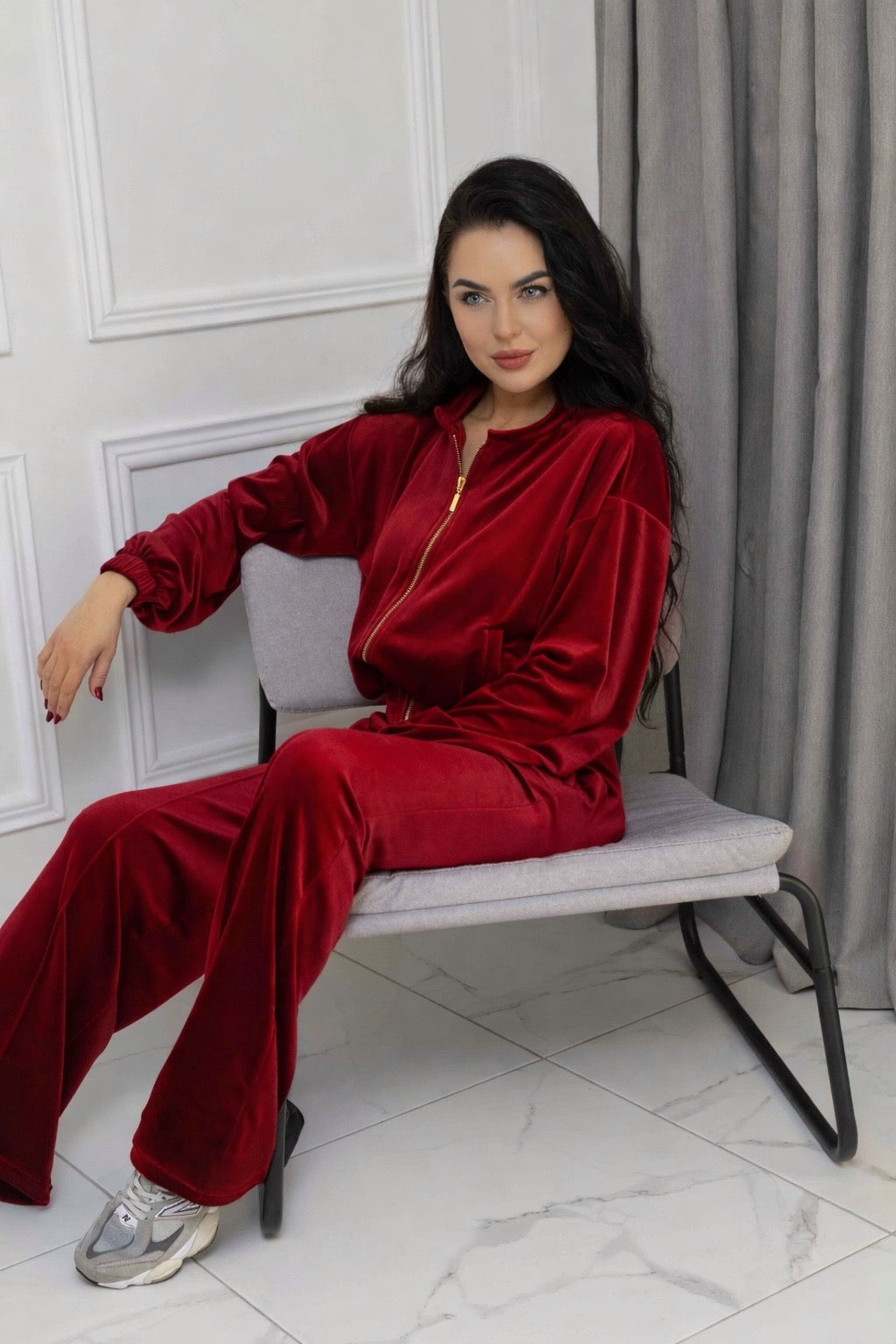 Veliūrinis raudonas treningas