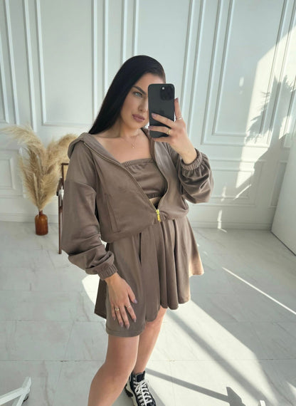“Cappuccino” sijono kostiumėlis su crop top’u