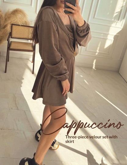 “Cappuccino” sijono kostiumėlis su crop top’u