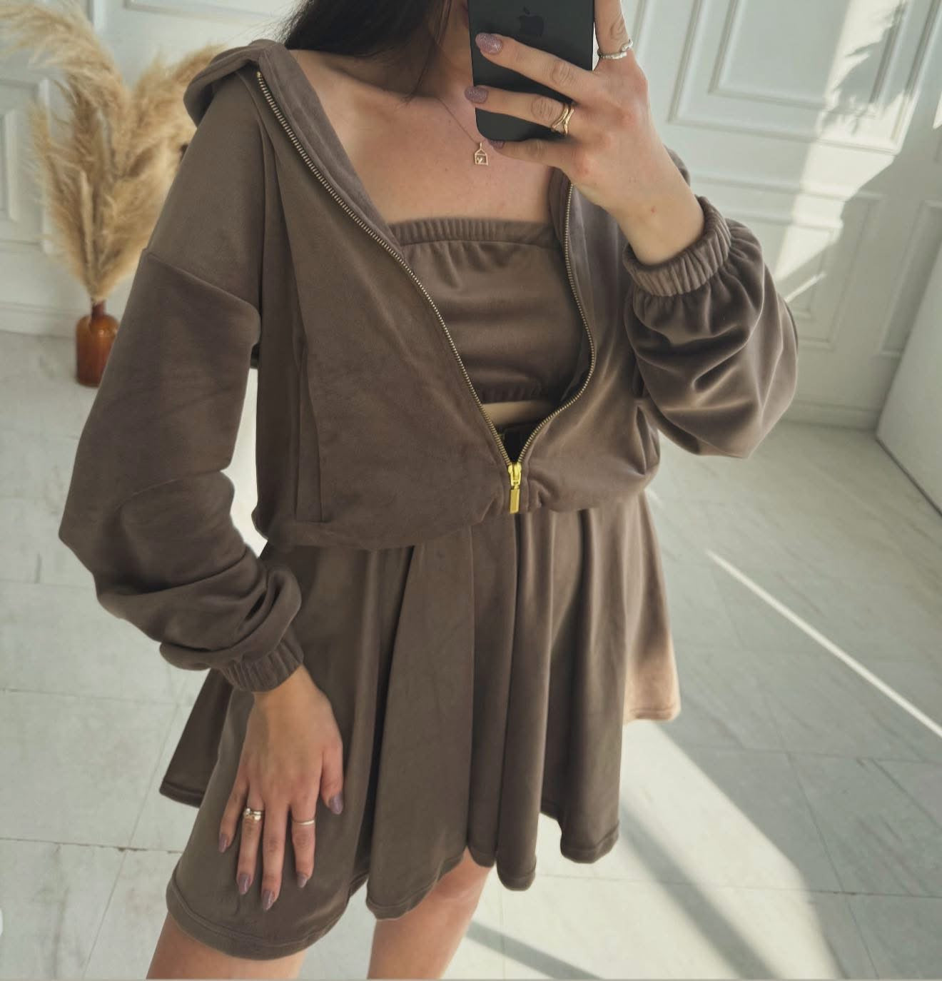 “Cappuccino” sijono kostiumėlis su crop top’u