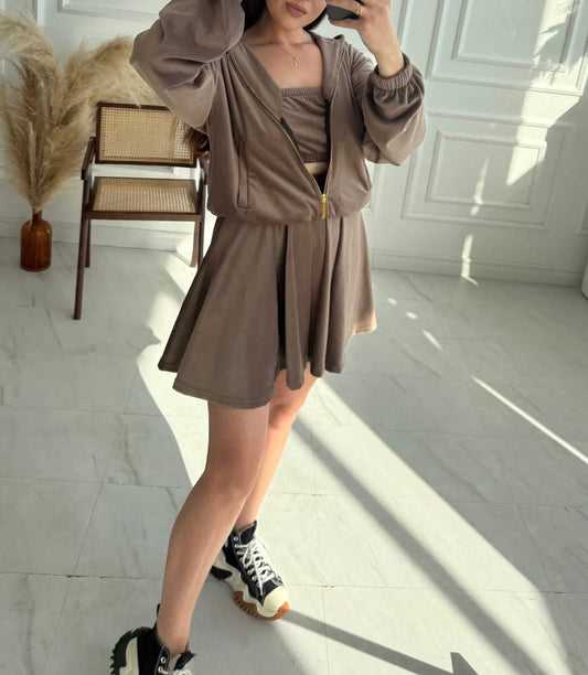 “Cappuccino” sijono kostiumėlis su crop top’u