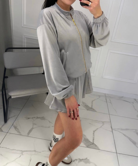 “Light grey” šortų kostiumėlis