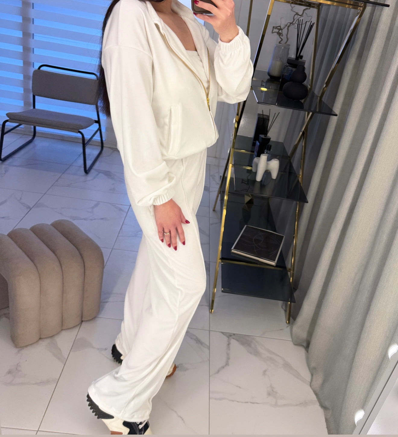 WHITE velour set su crop top’u