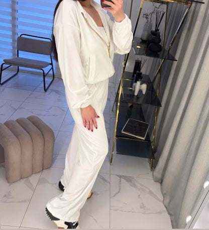 WHITE velour set su crop top’u