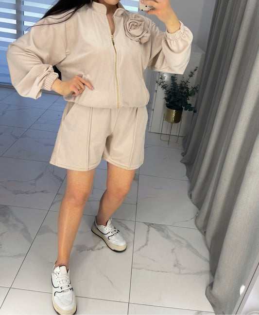 “Cream” shorts suit