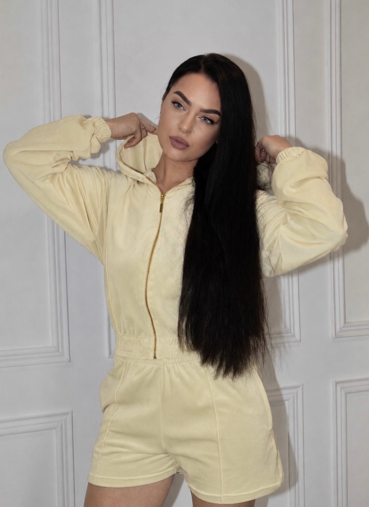 “Butter yellow” velour set