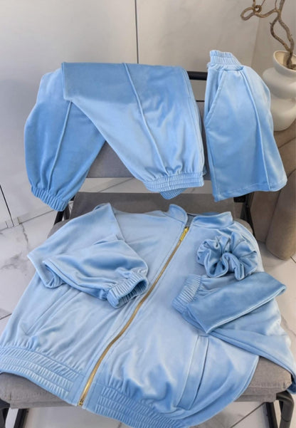 “Baby blue” velour set su siauromis kelnėmis