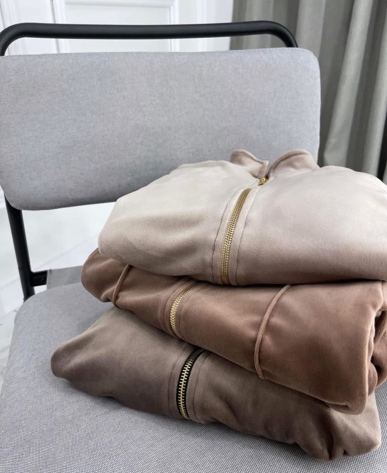 Veliūriniai kostiumai