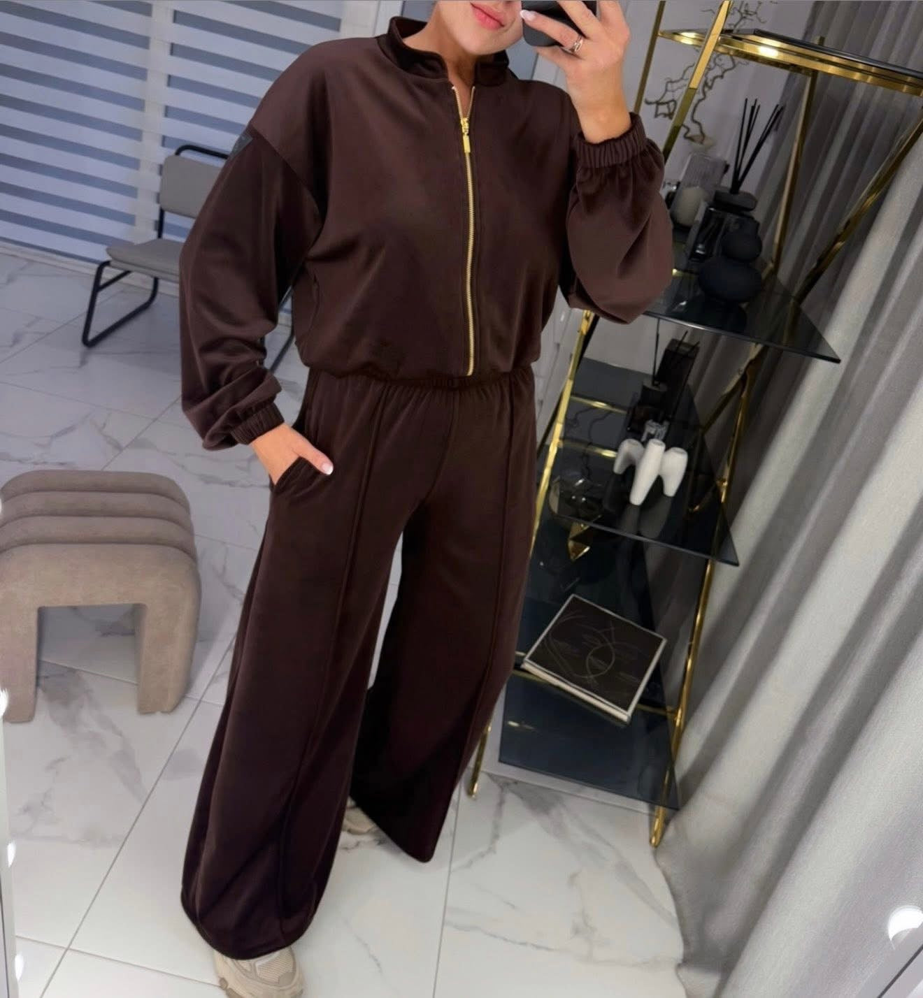 “Chocolate brown” velour set su platėjančiomis kelnėmis