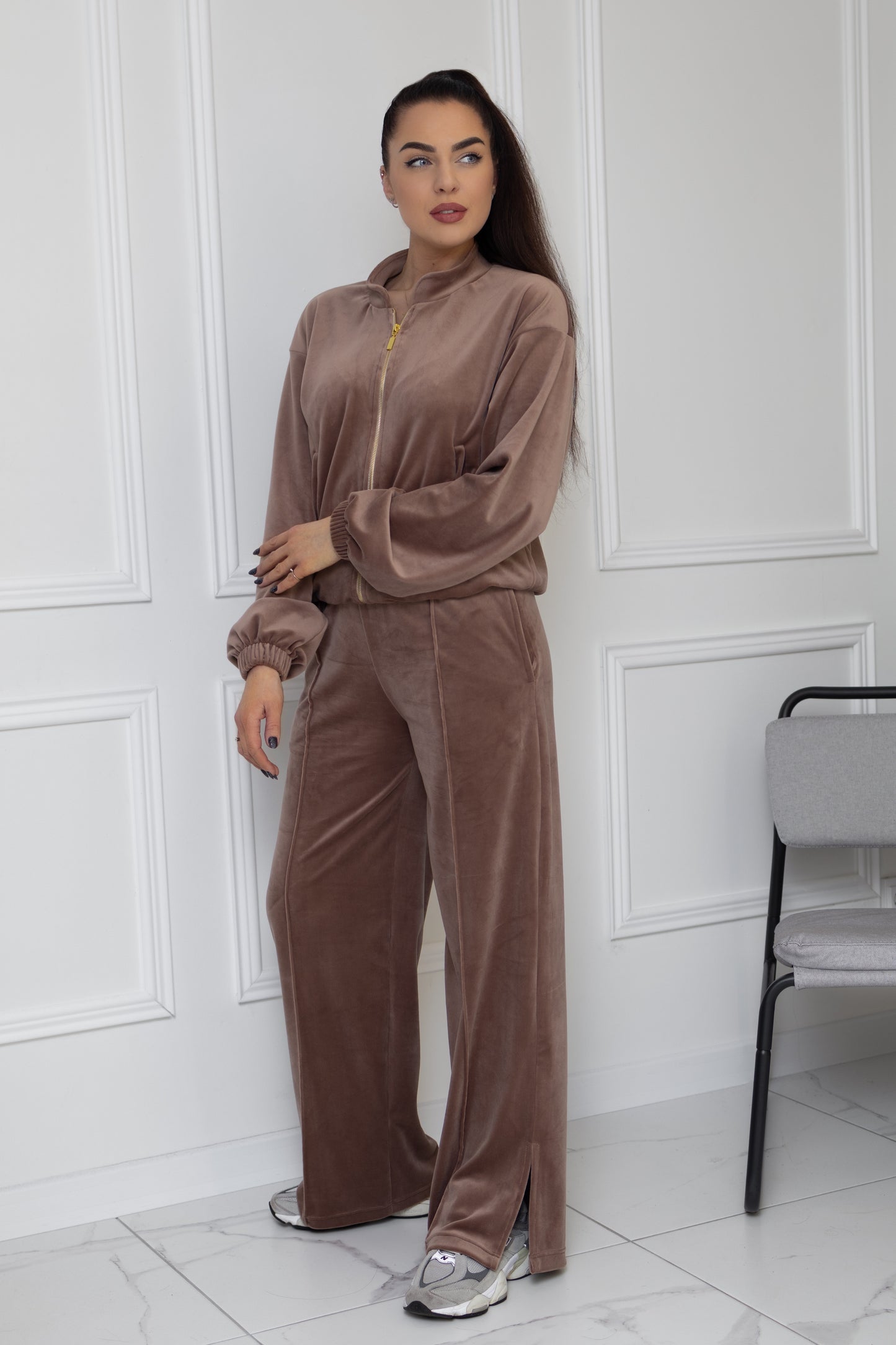 "Light cappuccino" velor set
