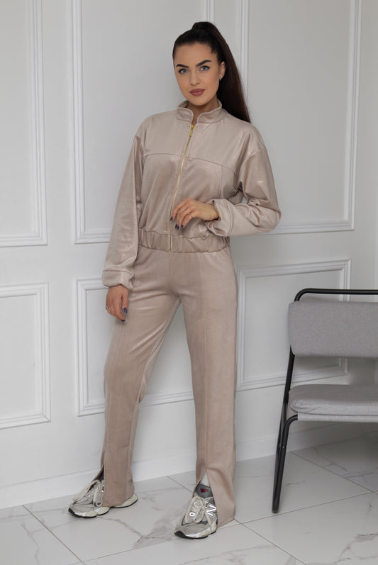 Shiny velour leisure suit “Cream”