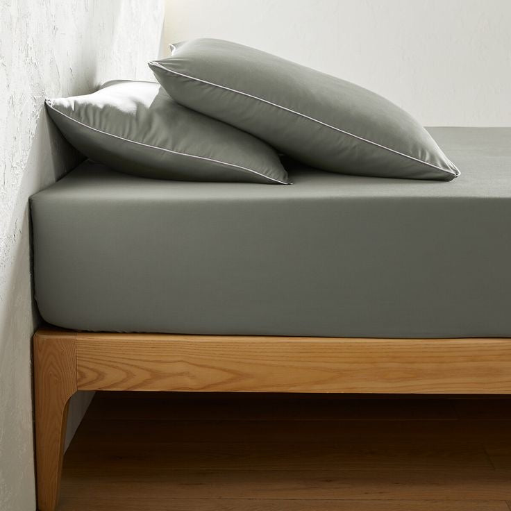 Sheet with elastic