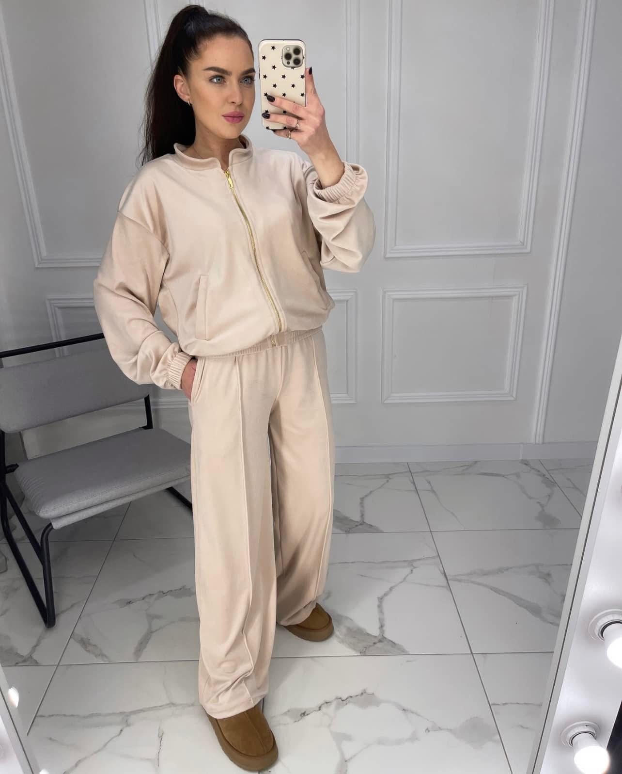 “Milky” velour set