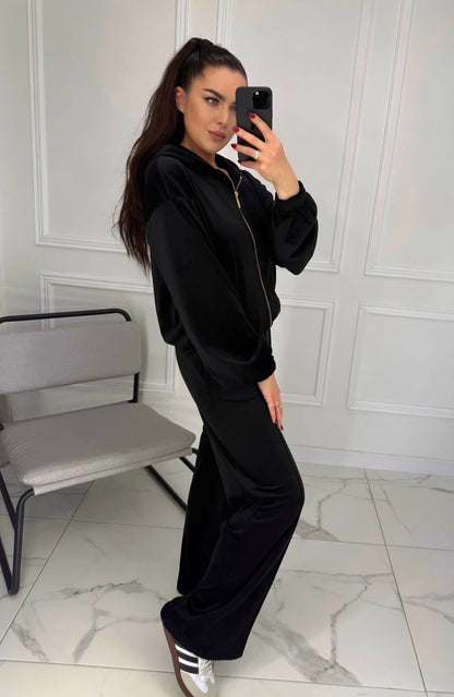 Juodas veliūrinis moteriškas treningas